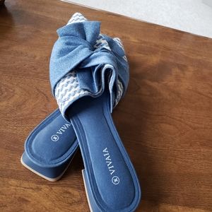 Woman's size 43 pointed toe knot tied sandals